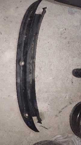 Opel astra 1997 ön cam ızgarası